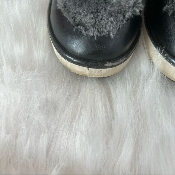 Stuart Weitzman Ariana Snowboot  - Picture 7 of 14